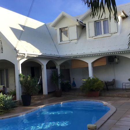 Studio Cosy Avec Piscine Dans Une Villa Saint-Denis Exterior foto