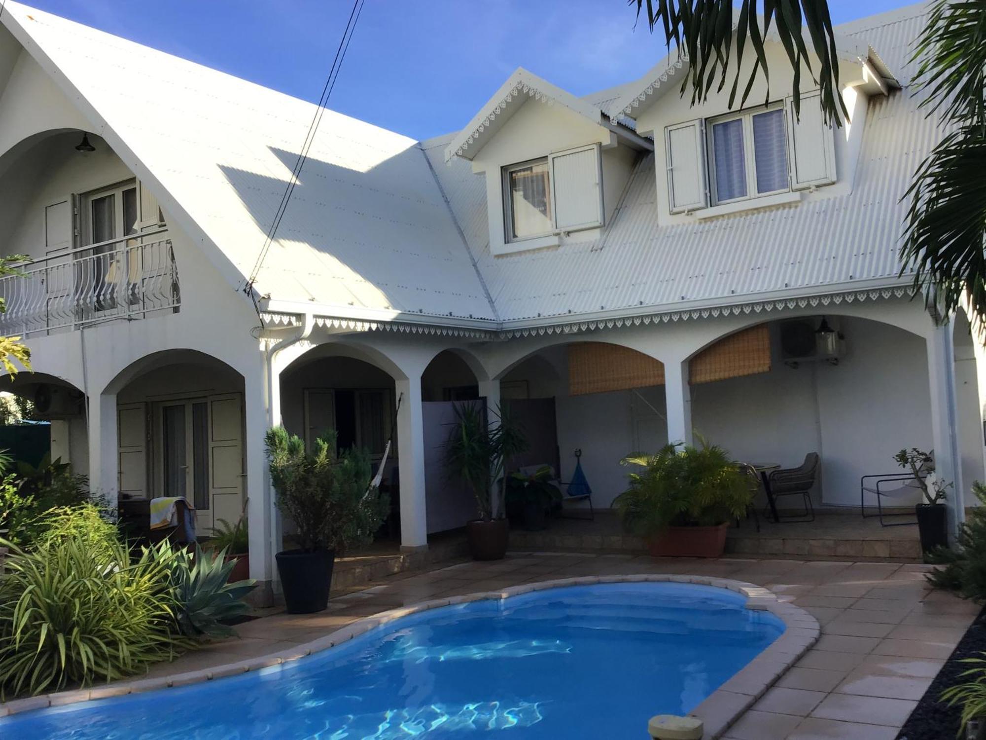 Studio Cosy Avec Piscine Dans Une Villa Saint-Denis Exterior foto